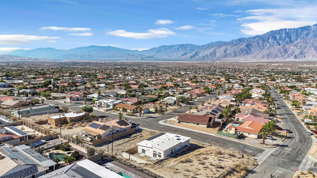 66778 Casa Grande Drive, Desert Hot Springs CA: https://media.crmls.org/mediaz/f46d533e-dd34-425d-b146-cff168cce5ca.jpg