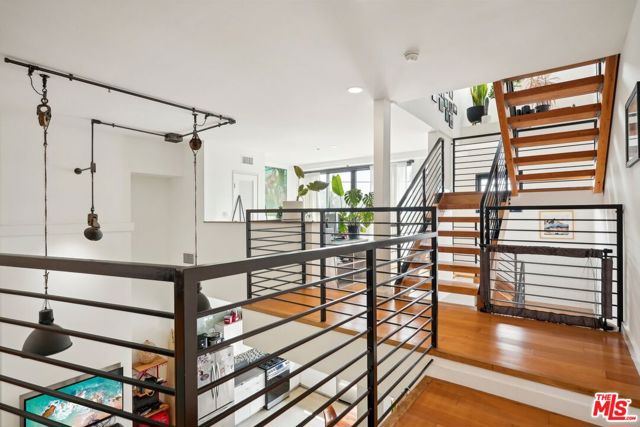 815 Hampton Drive, Venice CA: https://media.crmls.org/mediaz/f46d63f9-7688-4086-aa2f-bb525932c163.jpg