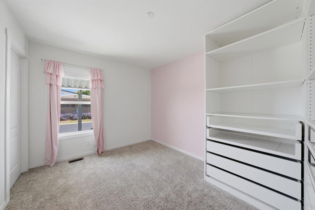 2700 Valley Parkway - photo 12