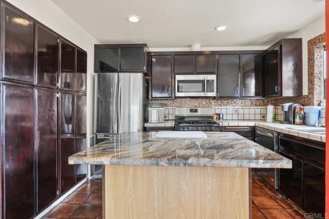 4971 Vista Pl, San Diego CA: https://media.crmls.org/mediaz/f46e01ec-6f83-4b7c-8dca-5c225d35116d.jpg