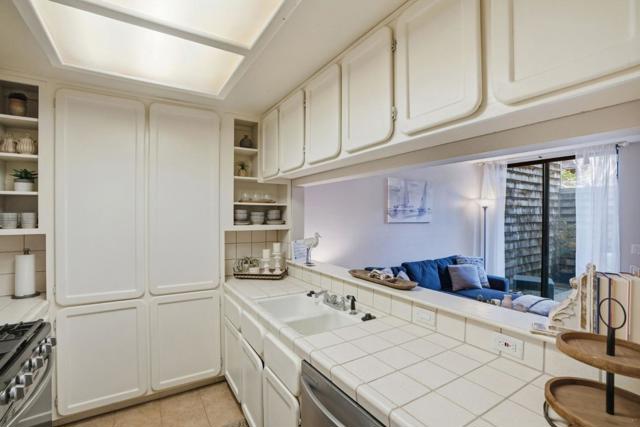 461 Dela Vina Avenue, Monterey CA: https://media.crmls.org/mediaz/f46e76da-9d4a-45e5-85ec-fd7d92bd7c92.jpg