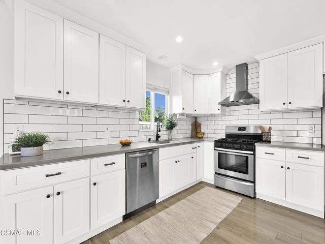 898 Oakmound Avenue, Newbury Park CA: https://media.crmls.org/mediaz/f46ec8a5-1ef6-40bc-8e8c-4b2220026700.jpg