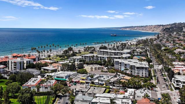 8121 Camino Del Sol, La Jolla CA: https://media.crmls.org/mediaz/f46eedcf-860b-453f-a7d2-12519e0b3db4.jpg