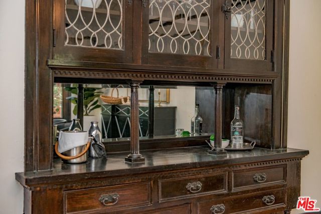 2057 S Oxford Avenue, Los Angeles CA: https://media.crmls.org/mediaz/f46fab81-3bae-4eea-90ab-b648a73f4604.jpg