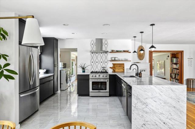 Detail Gallery Image 8 of 36 For 2029 S Horne St, Oceanside,  CA 92054 - 2 Beds | 2 Baths