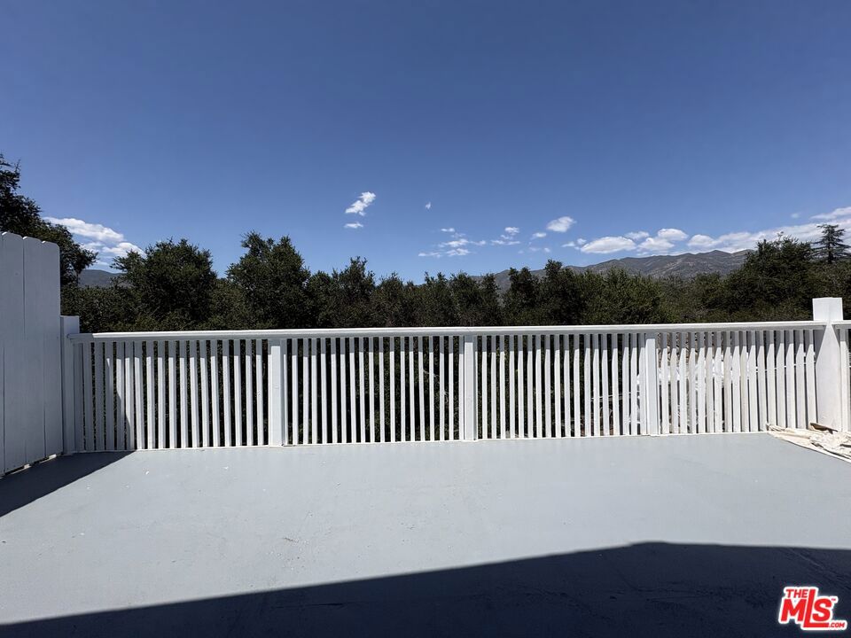 https://media.crmls.org/mediaz/f4708d17-4e16-4f7e-948d-516f5b0b5a76.jpg?preset=X-Large
