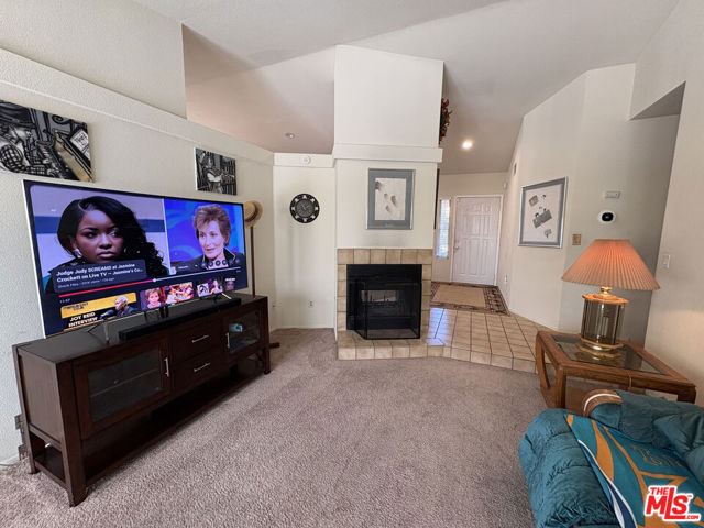 3202 Angeleno Place, Palmdale CA: https://media.crmls.org/mediaz/f470c8c7-a479-431f-886d-eff211fc885c.jpg