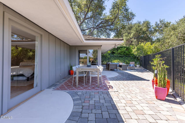 3608 Hampstead Road, La Canada Flintridge CA: https://media.crmls.org/mediaz/f4718058-79a1-4daf-a415-aab5ec105756.jpg