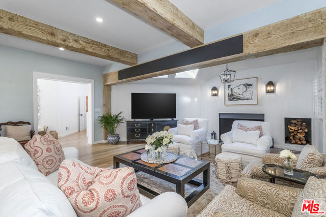 2205 Beverly Glen Place, Los Angeles CA: https://media.crmls.org/mediaz/f471a664-866b-4d49-8aa3-473ec5328ddf.jpg