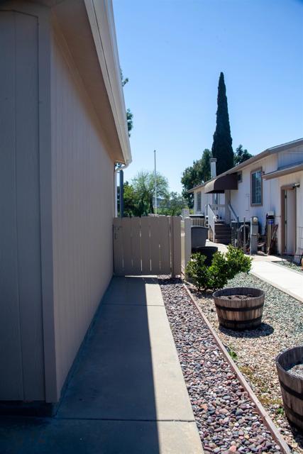11851 Riverside Dr, Lakeside CA: https://media.crmls.org/mediaz/f471dc17-9e63-47ea-b272-da710fa6b728.jpg