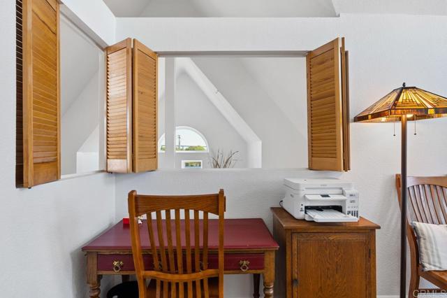 374 Orange Avenue, Coronado CA: https://media.crmls.org/mediaz/f472260f-535d-46cb-a99c-28aefe33ffb1.jpg