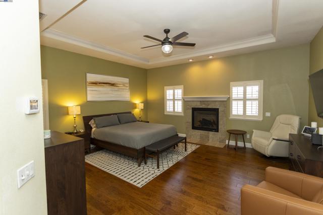5090 Archcrest Way, Sacramento CA: https://media.crmls.org/mediaz/f472490b-193b-4576-a2d4-483dd3a0eebe.jpg