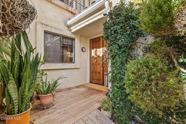 5755 Recodo Way, Camarillo CA: https://media.crmls.org/mediaz/f4725e82-9772-45a9-bda6-dd7b20a73624.jpg
