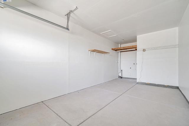 8629 Beverly Lane, Dublin CA: https://media.crmls.org/mediaz/f472b5cd-3bbb-4da8-970a-6ebb2ec3e912.jpg