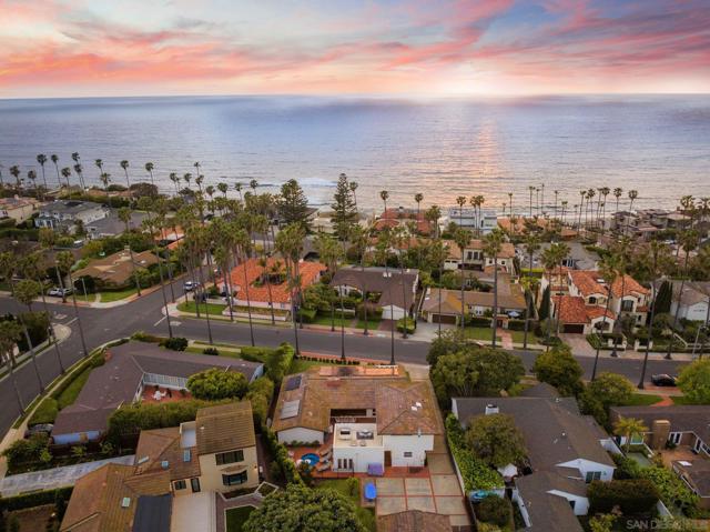 6423 Avenida Cresta, La Jolla CA: https://media.crmls.org/mediaz/f4734d32-dbaa-49c6-98f5-94c3a7f499e5.jpg