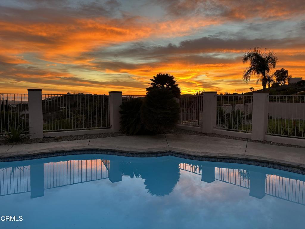 https://media.crmls.org/mediaz/f47379d0-8952-440c-b6d0-62edf9829967.jpg?preset=X-Large