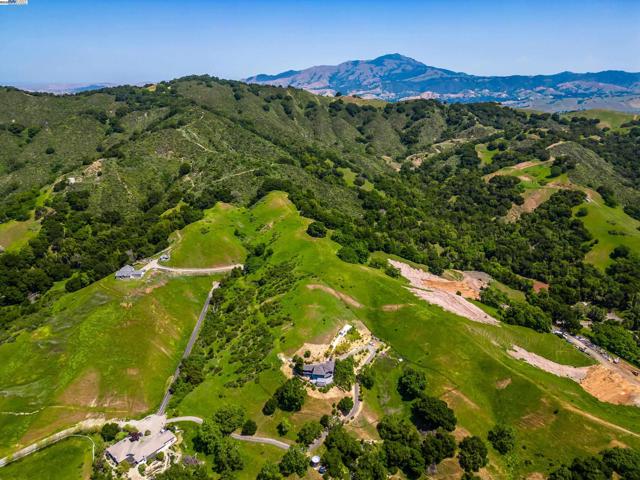 325 Bollinger Estates Ct, San Ramon CA: https://media.crmls.org/mediaz/f473b4ed-373c-48d0-9104-c24477e319f9.jpg