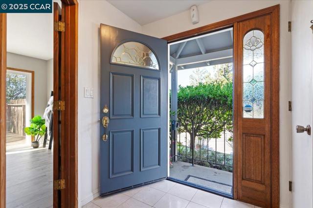 207 Midway Dr, Martinez CA: https://media.crmls.org/mediaz/f473c2bd-701c-45ae-a31e-16e7cae58222.jpg