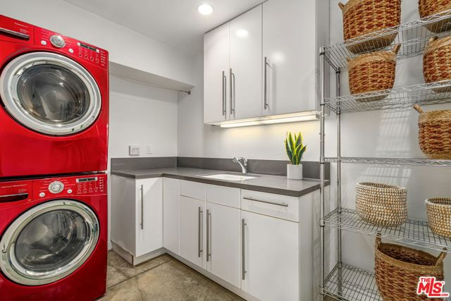 714 California Avenue, Venice CA: https://media.crmls.org/mediaz/f4744c83-7f5d-4eb3-a8e6-81bc10b57418.jpg