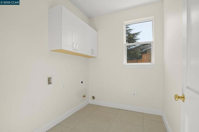 207 Valley View Pl, El Sobrante CA: https://media.crmls.org/mediaz/f4745dbd-be66-4753-a1f4-9ac2d0d2b7d9.jpg