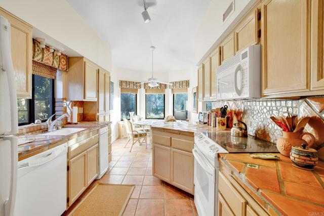 Detail Gallery Image 6 of 50 For 4728 Desert Vista Dr, Borrego Springs,  CA 92004 - 3 Beds | 3 Baths