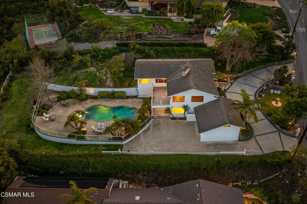 https://media.crmls.org/mediaz/f47491e0-8afa-4554-8f67-edc8a639b59a.jpg?preset=X-Large