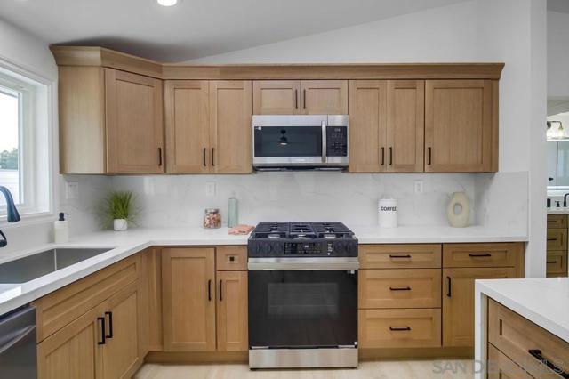 5165 WINTHROP ST, San Diego CA: https://media.crmls.org/mediaz/f474c78c-36a9-4d58-b821-3fcd0ef0dabf.jpg