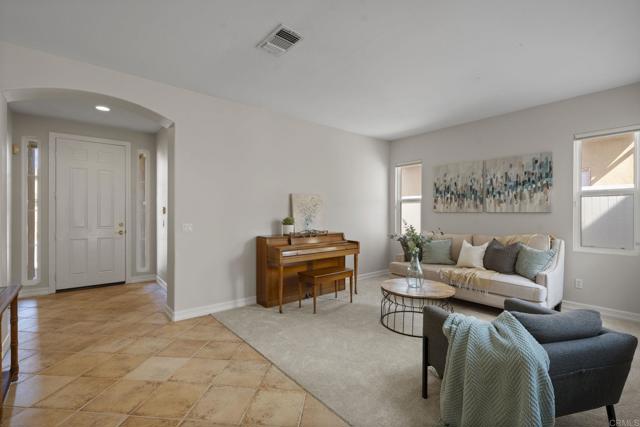 Detail Gallery Image 6 of 44 For 371 Plaza Toluca, Chula Vista,  CA 91914 - 5 Beds | 4 Baths