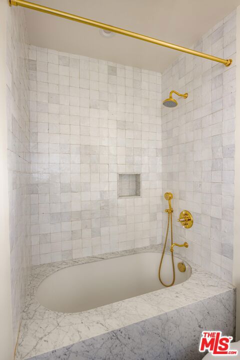 4209 Vantage Avenue, Studio City CA: https://media.crmls.org/mediaz/f47510fd-5f36-46c2-9923-b7bd3c6ee106.jpg
