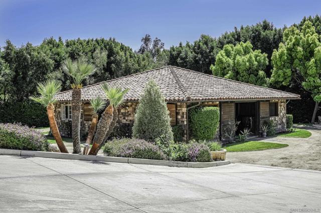5305 La Crescenta, Rancho Santa Fe CA: https://media.crmls.org/mediaz/f47582de-bd05-4645-81e9-ec16539df1d7.jpg