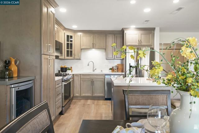 1508 Canyonwood Ct, Walnut Creek CA: https://media.crmls.org/mediaz/f475fcb2-29f6-47c9-a237-4bb6935f1ba7.jpg