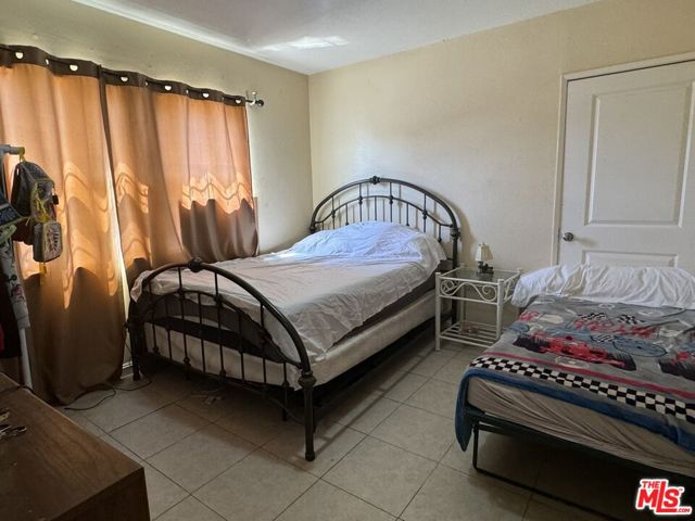 8910 Noble Avenue, North Hills CA: https://media.crmls.org/mediaz/f4769fe3-4a36-4a69-9404-128afe110826.jpg