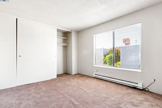 424 Staten Ave, Oakland CA: https://media.crmls.org/mediaz/f476ce9f-bb77-4104-92e4-b7356b41fad0.jpg