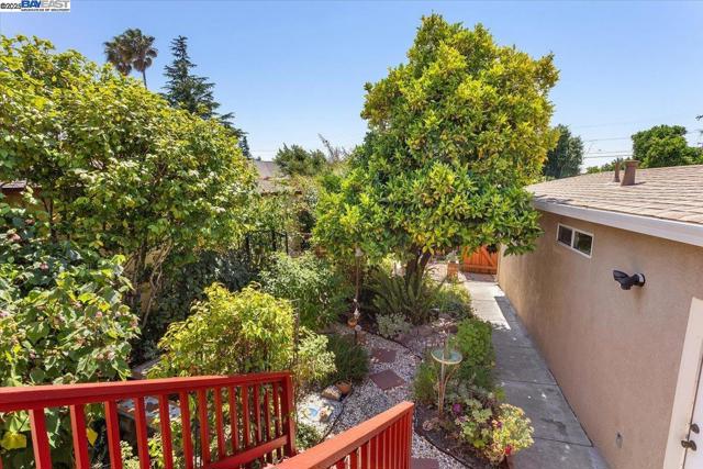 357 Melven Ct, San Leandro CA: https://media.crmls.org/mediaz/f47886a1-3127-4d76-b06a-ac617bd1c396.jpg
