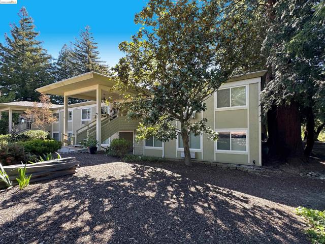 1910 Skycrest Dr, Walnut Creek CA: https://media.crmls.org/mediaz/f4796a29-51ba-43a5-99e7-089fc3861e4a.jpg