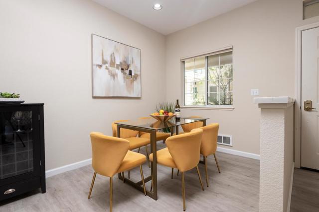 2006 Hastings Shore Lane, Redwood City CA: https://media.crmls.org/mediaz/f47a1d67-d353-4c67-abb6-cf37a1e22f93.jpg