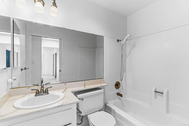 Detail Gallery Image 26 of 34 For 8427 via Mallorca #115,  La Jolla,  CA 92037 - 2 Beds | 2/1 Baths