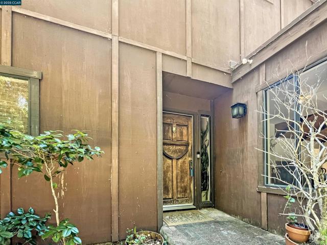 54 Creek Tree Ln, Alamo CA: https://media.crmls.org/mediaz/f47ab081-282b-4611-bcd7-7561ac55383e.jpg