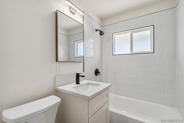 4440 42 Clairemont Dr, San Diego CA: https://media.crmls.org/mediaz/f47ada2f-b328-4f6f-9c2d-50adf6244287.jpg