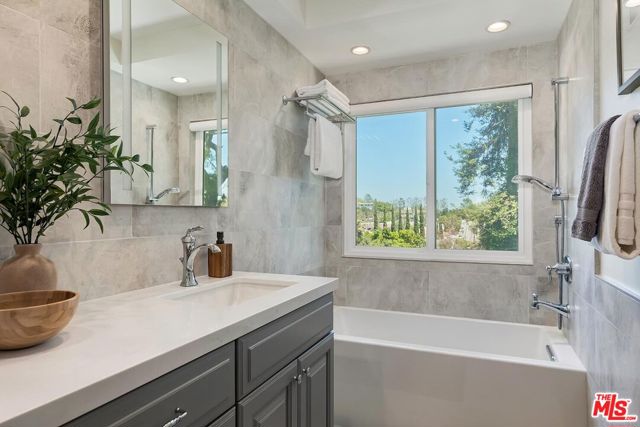 2968 Nicada Drive, Los Angeles CA: https://media.crmls.org/mediaz/f47ae4ec-00fc-4b0a-ad93-fb57f14b8c0a.jpg