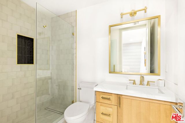 6310 Mirror Lake Drive, Los Angeles CA: https://media.crmls.org/mediaz/f47b8b5a-695a-4d84-8928-f52d3813a5f6.jpg