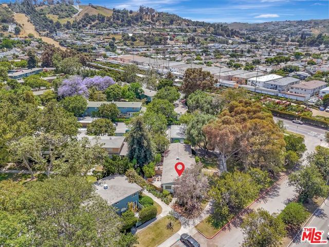 5513 Village, Los Angeles CA: https://media.crmls.org/mediaz/f47d872c-6864-4606-a446-94473936ccd7.jpg