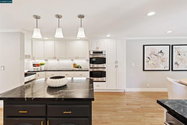 2140 Hidden Oak Dr, Danville CA: https://media.crmls.org/mediaz/f47dc313-102c-49f5-bcd9-5e140a1d82f7.jpg