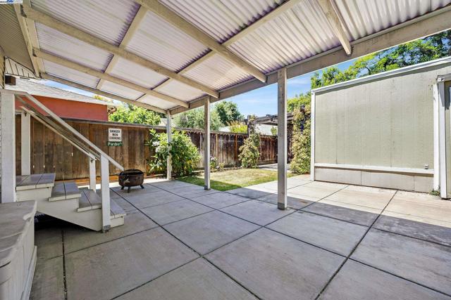 1137 Post St, Alameda CA: https://media.crmls.org/mediaz/f47f4620-fad2-41f7-8709-6802d4d58c76.jpg