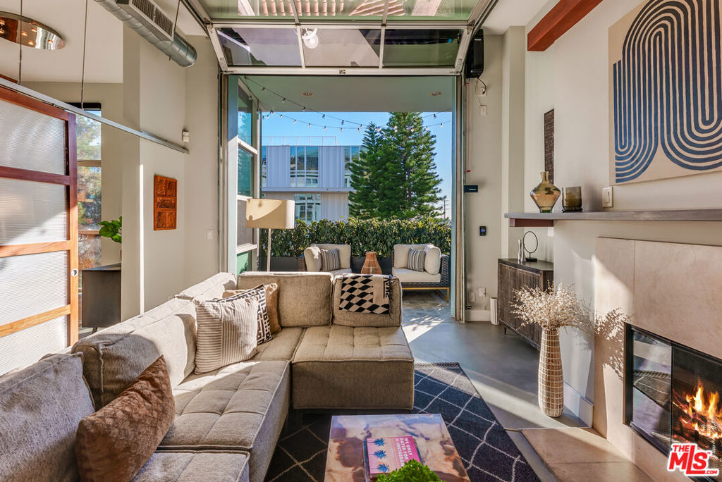 1152 N La Cienega Boulevard #201