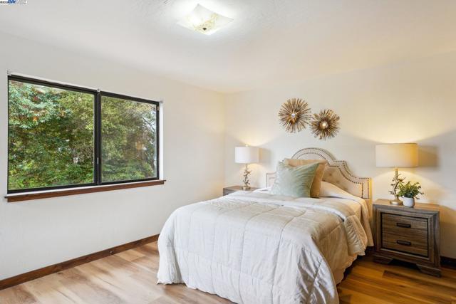 23762 Hutchinson Rd, Los Gatos CA: https://media.crmls.org/mediaz/f47fde2d-a7dc-4a04-bc97-48eb5bfd6d6d.jpg