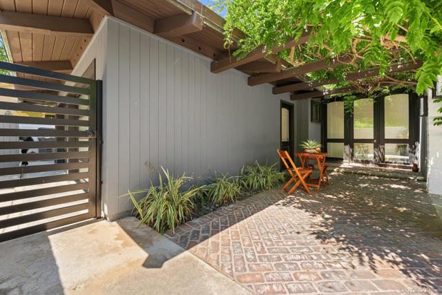 32676 Taspa Ct, Pauma Valley CA: https://media.crmls.org/mediaz/f480263d-aa47-4c0a-8b0b-a68eea6ff2c7.jpg