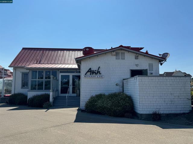 609 Commodore Dr, Richmond CA: https://media.crmls.org/mediaz/f481354c-59e4-4e83-b948-71bbf944a299.jpg