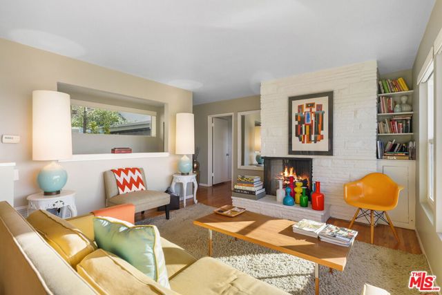 1313 Corona Drive, Glendale CA: https://media.crmls.org/mediaz/f48158f4-17e3-452e-9459-be580e61c124.jpg
