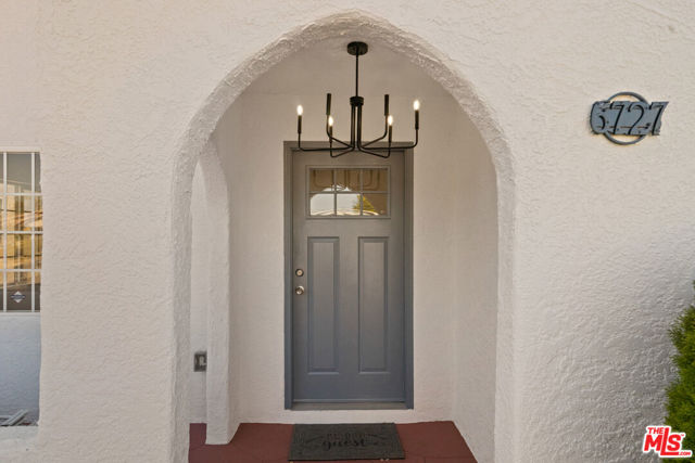 6727 7th Avenue, Los Angeles CA: https://media.crmls.org/mediaz/f481853a-e050-4da4-90e2-15997a90f9f0.jpg